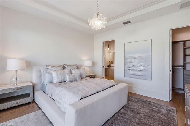 529 Neapolitan WAY, Naples, FL 34103