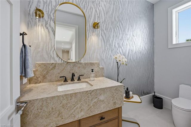 529 Neapolitan WAY, Naples, FL 34103