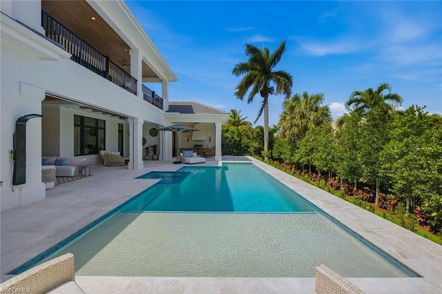 529 Neapolitan WAY, Naples, FL 34103