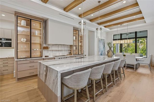 529 Neapolitan WAY, Naples, FL 34103