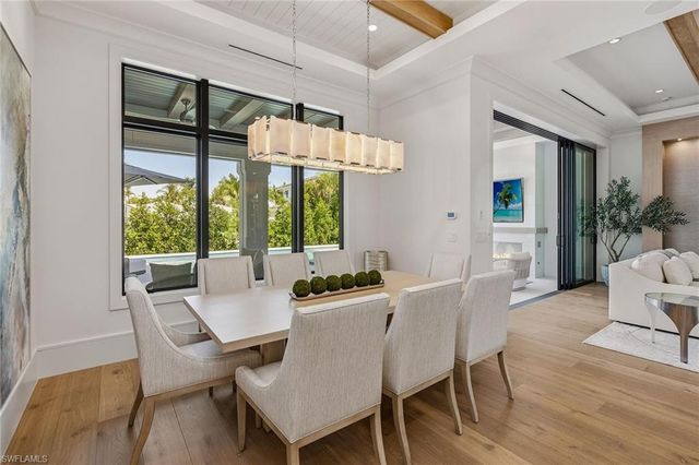 529 Neapolitan WAY, Naples, FL 34103