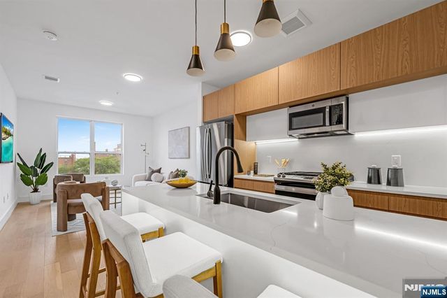 649 38th Street 507, Union City, NJ 07087