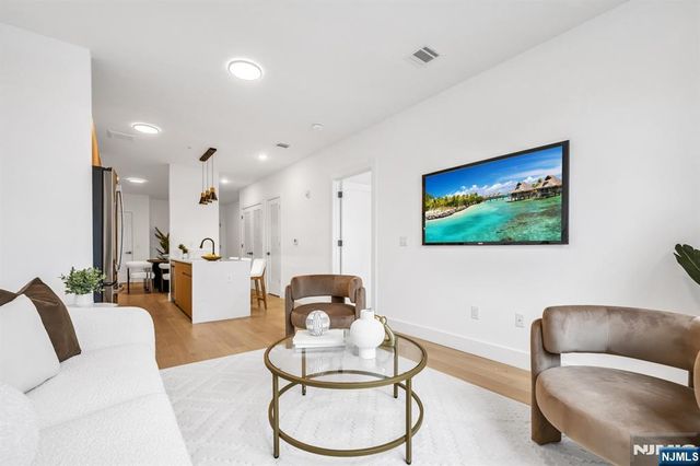 649 38th Street 507, Union City, NJ 07087