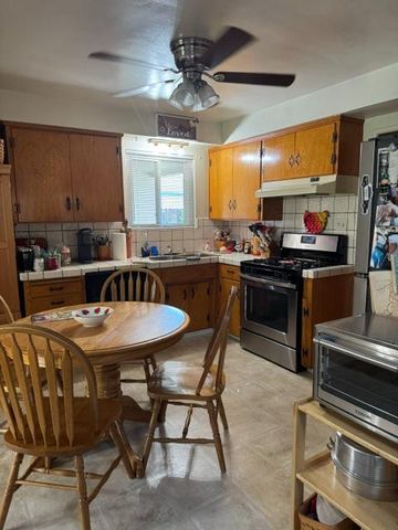 1912 W Pine St, Lodi, CA 95242