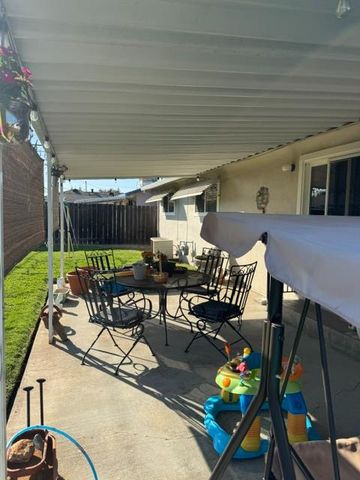1912 W Pine St, Lodi, CA 95242