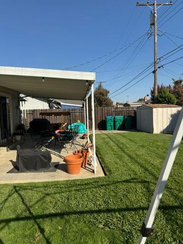 1912 W Pine St, Lodi, CA 95242