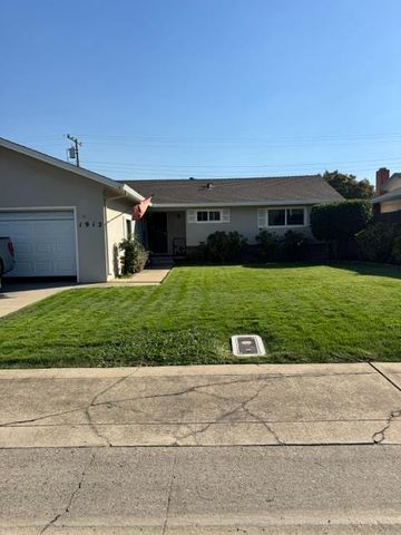 1912 W Pine St, Lodi, CA 95242