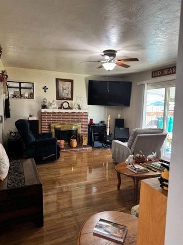 1912 W Pine St, Lodi, CA 95242
