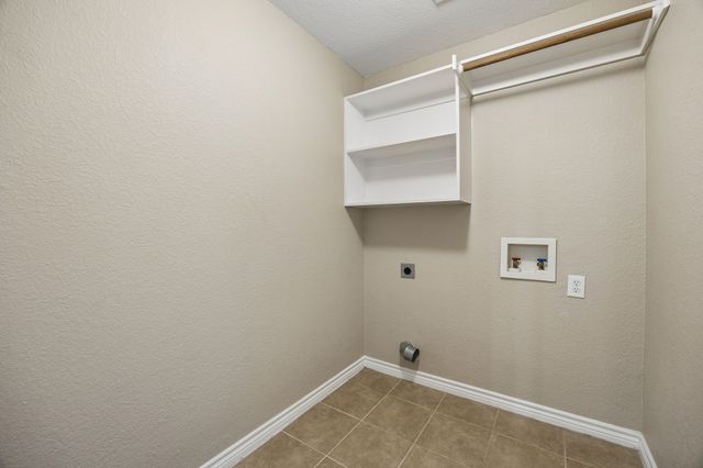 9508 Fox Hill Drive, Fort Worth, TX 76131