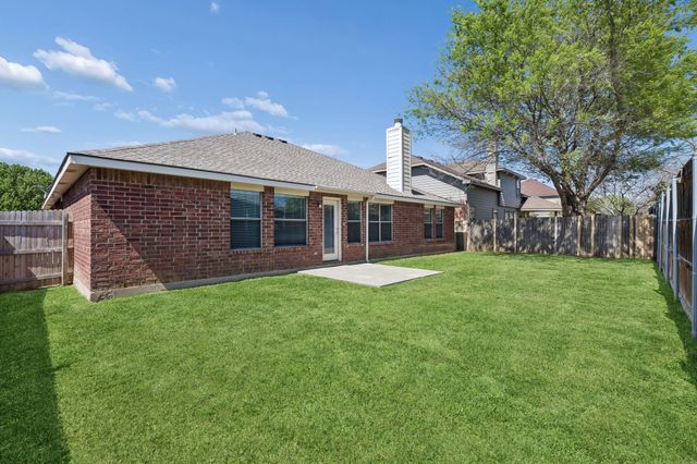 9508 Fox Hill Drive, Fort Worth, TX 76131