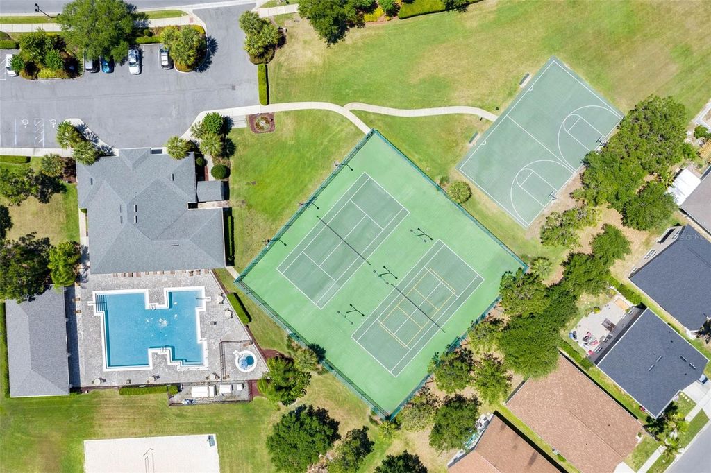 Image 20 of property listing at 1336 FALLING STAR LANE, Orlando, FL 32828