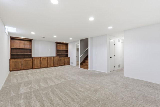 2141 N Parkridge Ct, Wichita, KS 67212