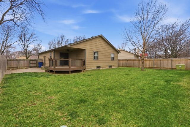 2141 N Parkridge Ct, Wichita, KS 67212