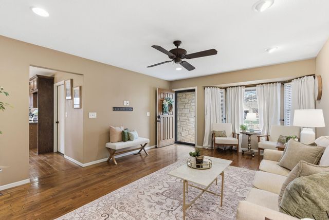 2141 N Parkridge Ct, Wichita, KS 67212