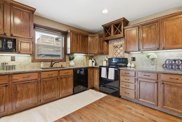 2141 N Parkridge Ct, Wichita, KS 67212