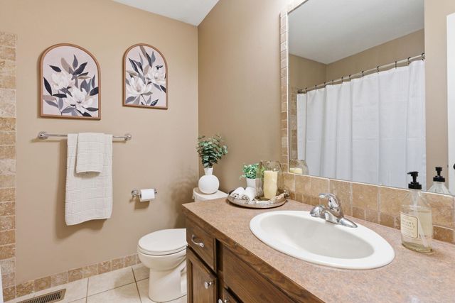 2141 N Parkridge Ct, Wichita, KS 67212