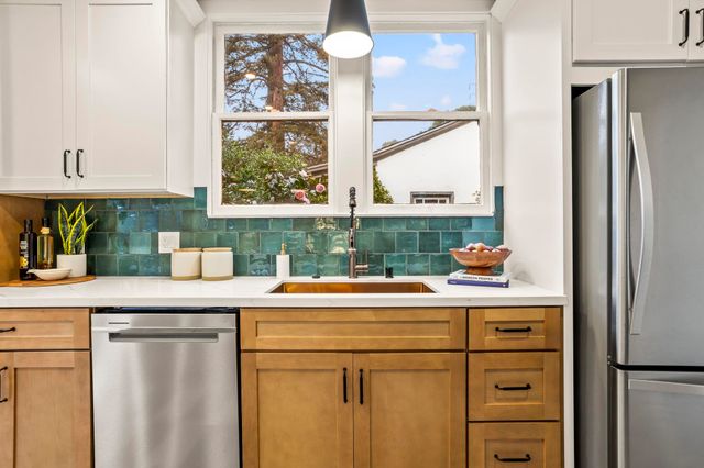 1587 Trestle Glen Rd., Oakland, CA 94610