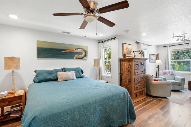 140 13TH AVENUE NE, St Petersburg, FL 33701