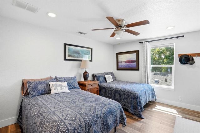 140 13TH AVENUE NE, St Petersburg, FL 33701