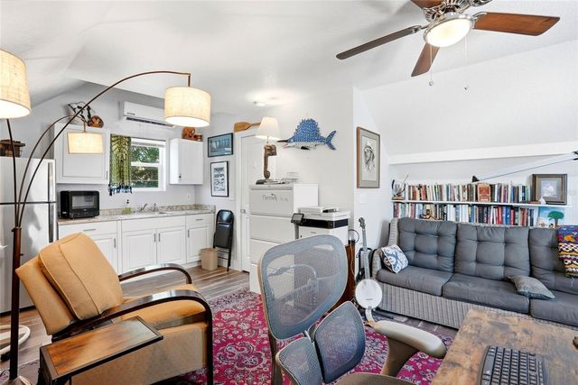 140 13TH AVENUE NE, St Petersburg, FL 33701