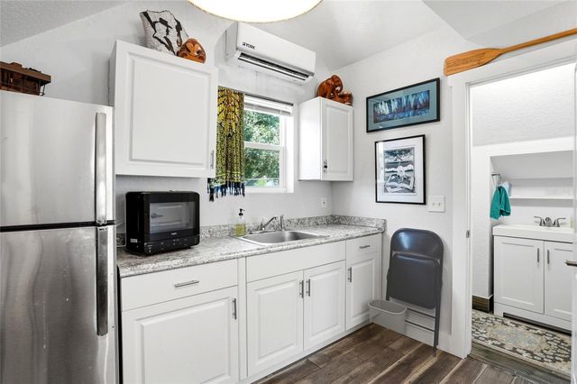 140 13TH AVENUE NE, St Petersburg, FL 33701