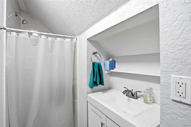 140 13TH AVENUE NE, St Petersburg, FL 33701