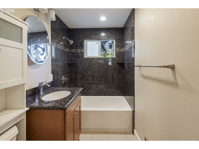 3215 Se 116TH Ave, Portland, OR 97266