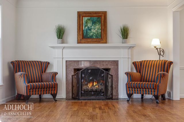 883 Lakepointe Street, Grosse Pointe, MI 48230