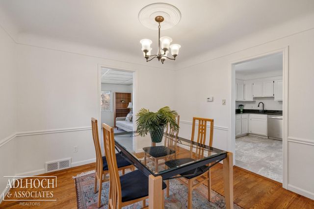 883 Lakepointe Street, Grosse Pointe, MI 48230