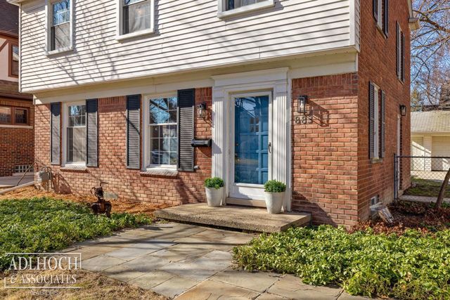 883 Lakepointe Street, Grosse Pointe, MI 48230