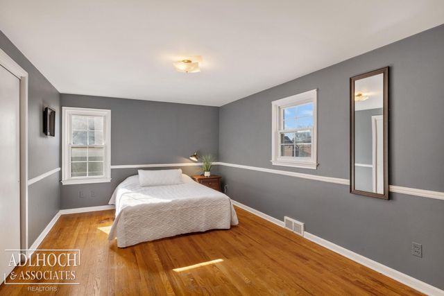 883 Lakepointe Street, Grosse Pointe, MI 48230