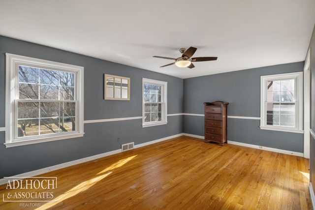 883 Lakepointe Street, Grosse Pointe, MI 48230