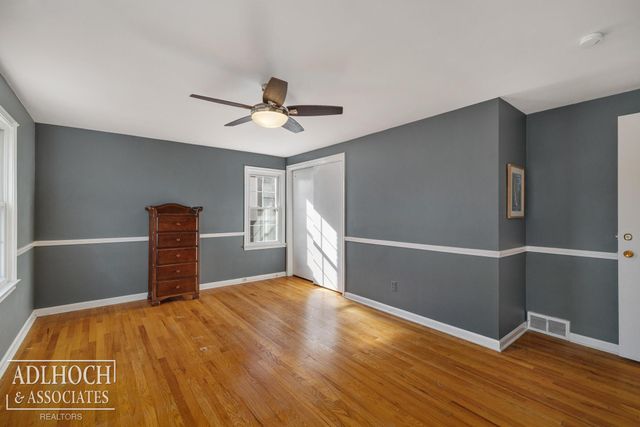 883 Lakepointe Street, Grosse Pointe, MI 48230