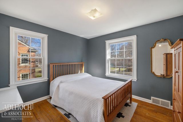 883 Lakepointe Street, Grosse Pointe, MI 48230