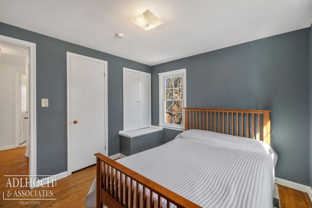 883 Lakepointe Street, Grosse Pointe, MI 48230