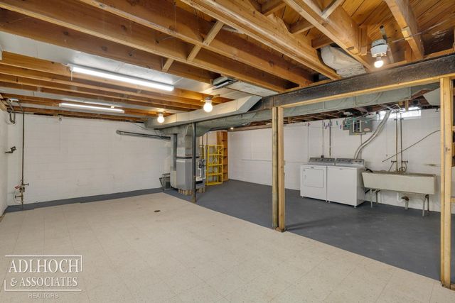 883 Lakepointe Street, Grosse Pointe, MI 48230