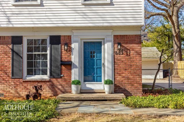 883 Lakepointe Street, Grosse Pointe, MI 48230