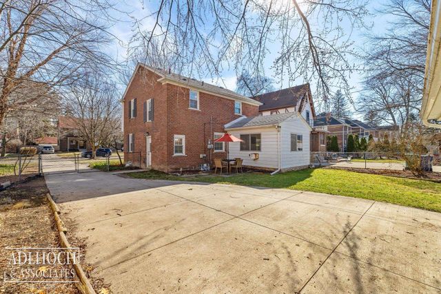 883 Lakepointe Street, Grosse Pointe, MI 48230