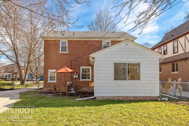 883 Lakepointe Street, Grosse Pointe, MI 48230