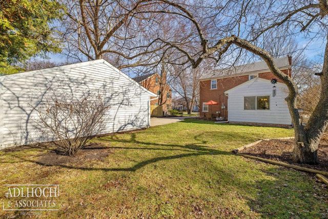 883 Lakepointe Street, Grosse Pointe, MI 48230