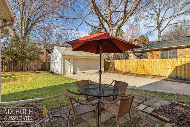 883 Lakepointe Street, Grosse Pointe, MI 48230