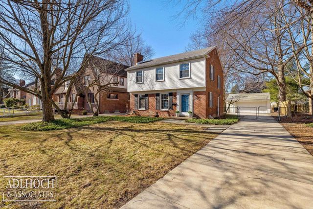 883 Lakepointe Street, Grosse Pointe, MI 48230