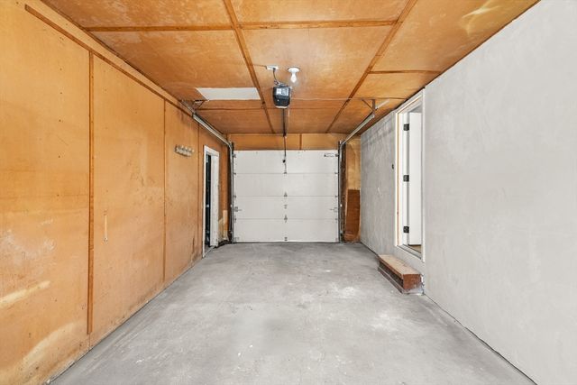 90 W Carpenter St, Attleboro, MA 02703