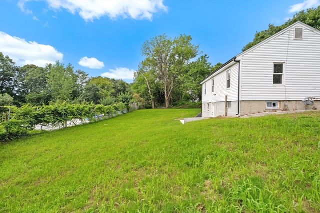 90 W Carpenter St, Attleboro, MA 02703