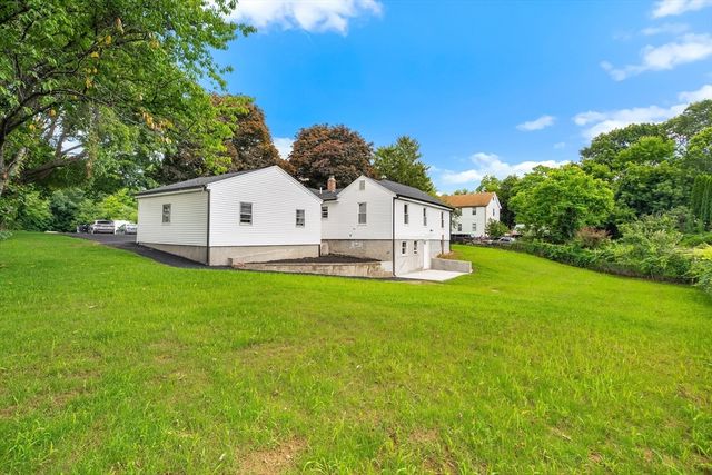 90 W Carpenter St, Attleboro, MA 02703