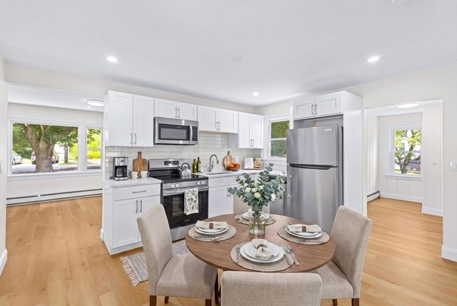 90 W Carpenter St, Attleboro, MA 02703