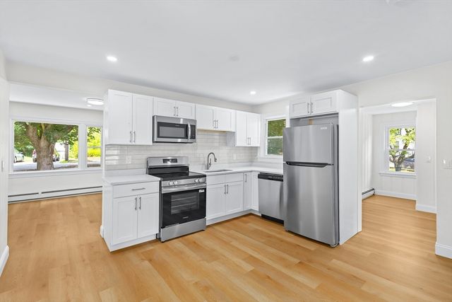 90 W Carpenter St, Attleboro, MA 02703