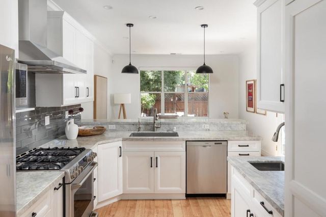 119 Concord Circle, Mountain View, CA 94040
