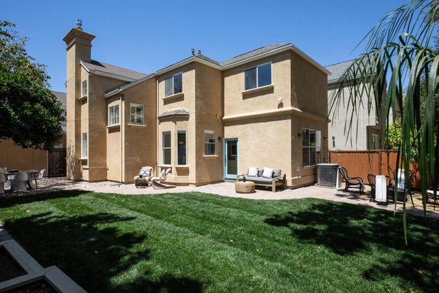 119 Concord Circle, Mountain View, CA 94040