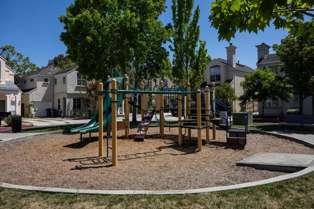 119 Concord Circle, Mountain View, CA 94040